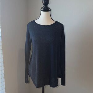viamor lightweight sweater with specks of color